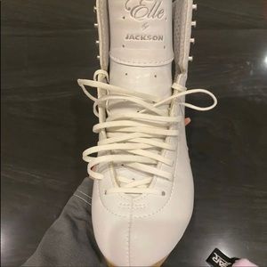 Jackson Elle fusion ice skates. 7r